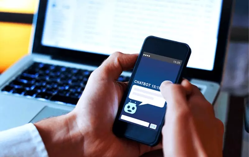Hiện nay, các trang web hay dịch vụ tin nhắn sẽ được tích hợp chatbot với mục đích hỗ trợ và giải đáp khách hàng