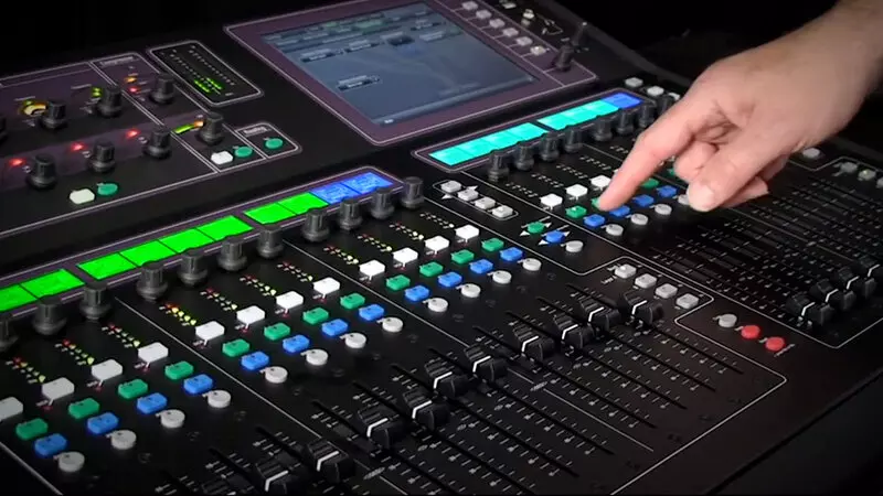 Vang số là 1 dạng thiết bị xử lý, trộn âm thanh tự động và hỗ trợ điều chỉnh âm thanh của micro, tiếng vang, âm nhạc,...