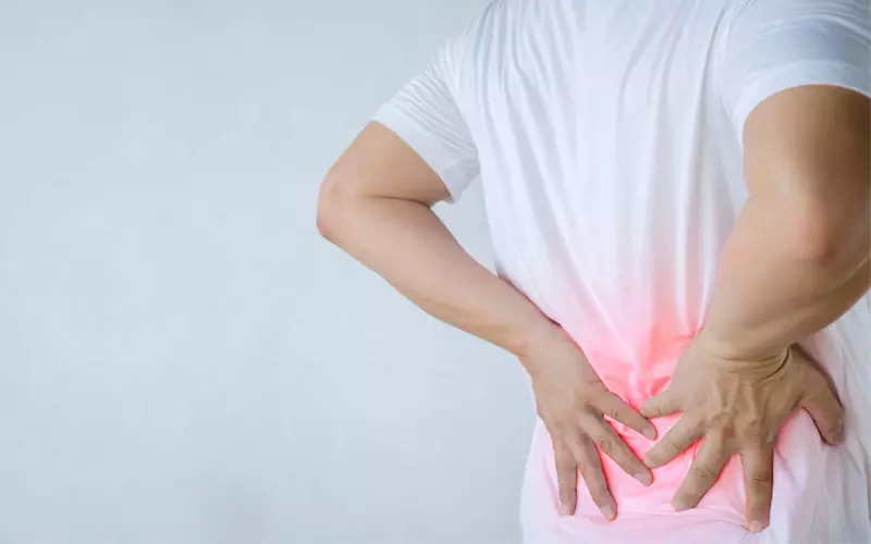 Người đang gặp phải những vấn đề ở vùng lưng không nên tập Handstand