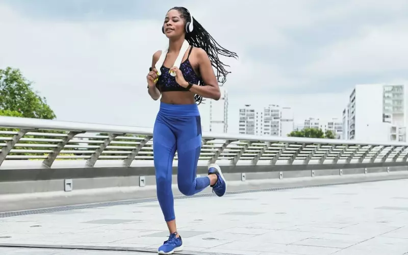 Jogging là một hình thức chạy chậm rãi, thong thả giúp duy trì được sức khỏe cho cơ thể