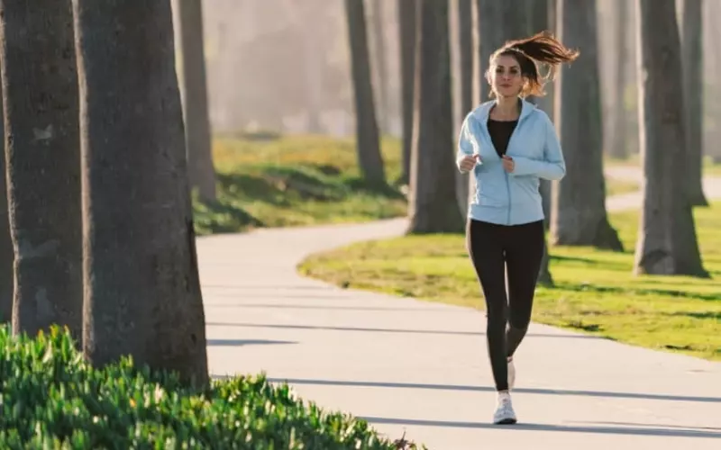 Tốc độ của Jogging chỉ trong khoảng từ 6.4 - 9.6km/h