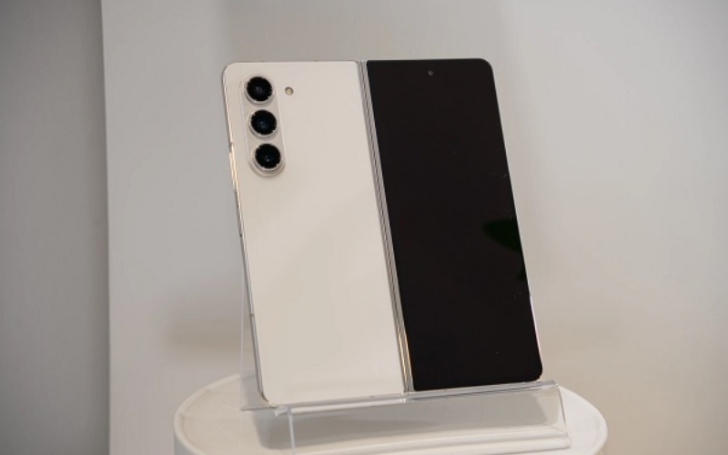 Galaxy Z Fold5 màu Kem Ivory