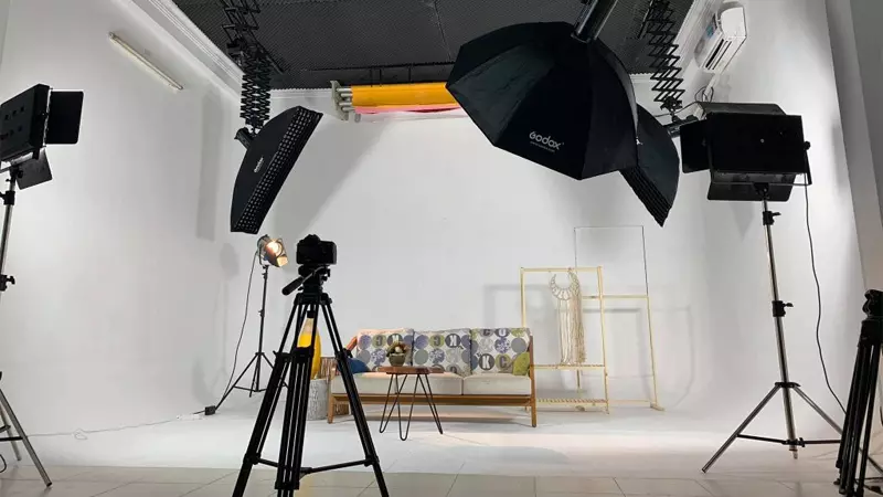 Chụp hình studio là một trong những lựa chọn hàng đầu để tạo ra một bộ ảnh nghệ thuật