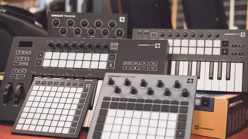 MIDI Controller cũng rất trong một studio nhằm điều chỉnh âm thanh theo yêu cầu