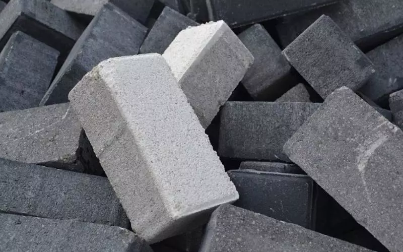 Bê tông là hỗn hợp từ cát, sỏi, đá, xi măng và có đặc tính chịu nén M, gọi là mac