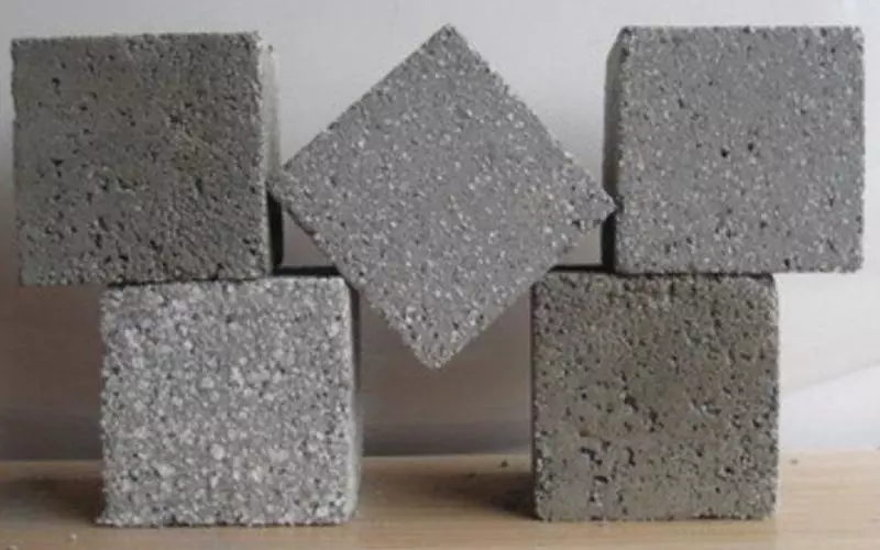 Bê tông cũng sẽ được chia thành 2 loại là bê tông nặng và bê tông nhẹ