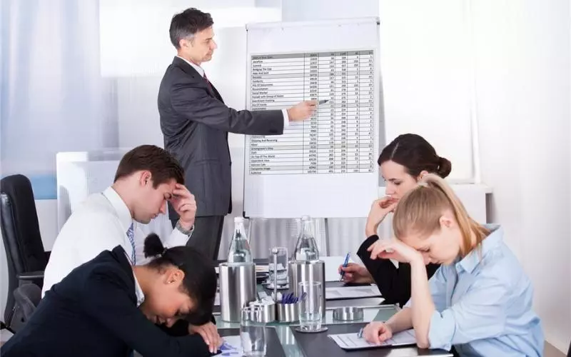 Việc có slide thuyết trình đầy đủ, đôi khi sẽ làm người dùng quá phụ thuộc vào chúng