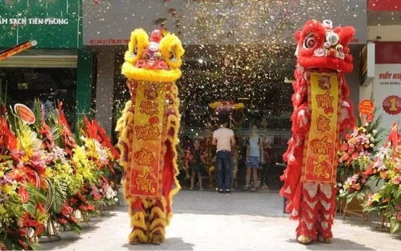 "Hồng phát" là câu chúc mà mọi người thường dành tặng chủ nhân đơn vị kinh doanh khi tham gia buổi lễ khai trương