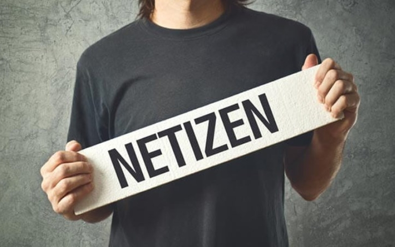Netizen (hay Cybercitizens) được ghép từ Internet và Citizen, có ý nghĩa là "cộng đồng mạng" hay "cư dân mạng"