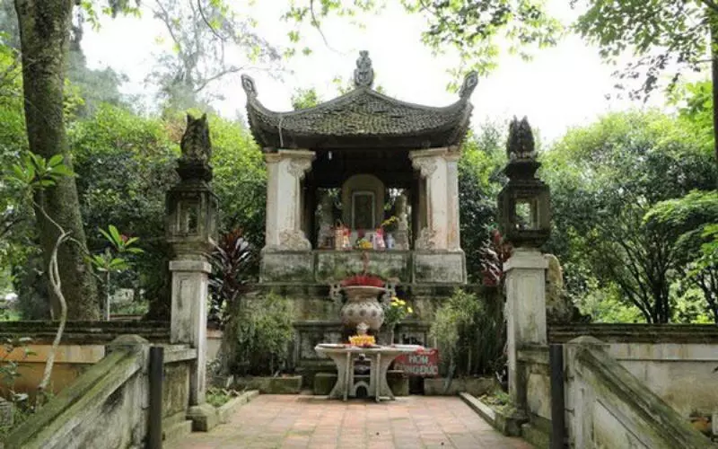 Đền và lăng thờ Ngô Quyền hiện nay ở làng Đường Lâm