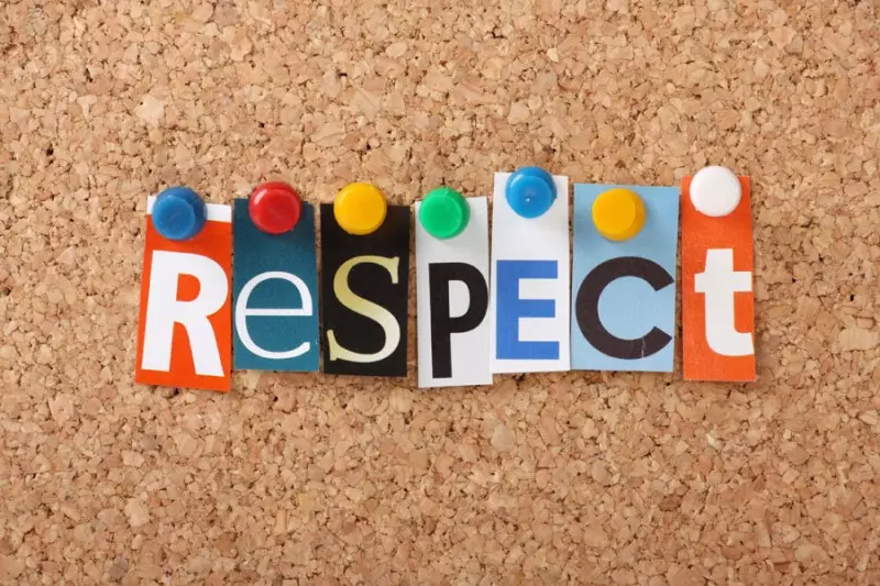 "Rếpct" là từ viết lỗi của "respect", trong tiếng Anh từ này có nghĩa là tôn trọng