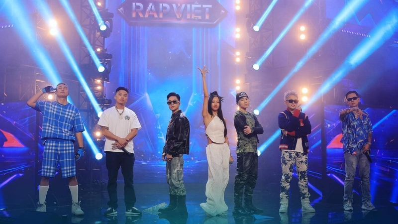 Thái VG (đứng thứ 2 từ trái qua) tại chương trình Rap Việt mùa 3