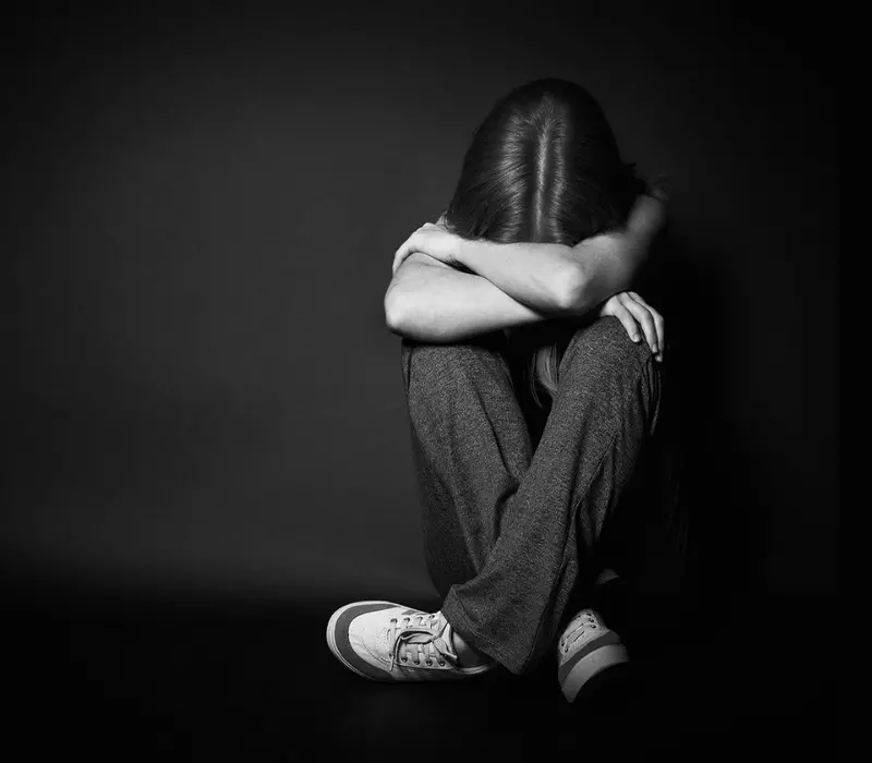 Hình nền Sad girl dùng làm hình nền điện thoại