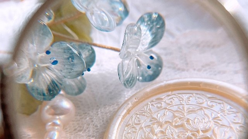 Cụm từ "hoa trong gương, trăng dưới nước" xuất phát từ thơ ca Trung Quốc